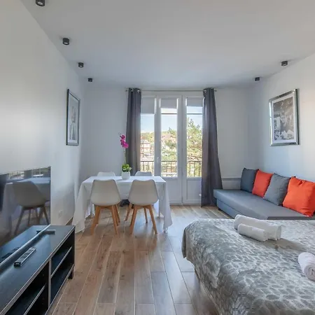 Beautiful Flat With Balcony *